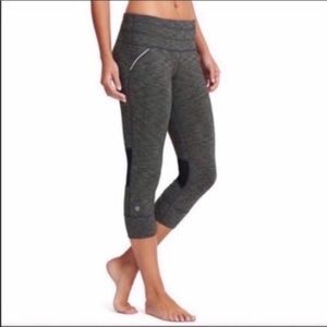 Athleta Gray Relay Capri Leggings Small Tall